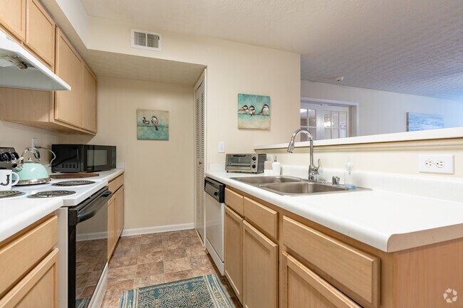 1BR, 1BA - 750SF