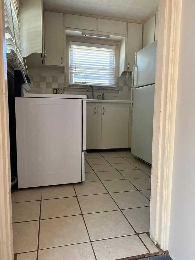 Photo - 335 W Maple St