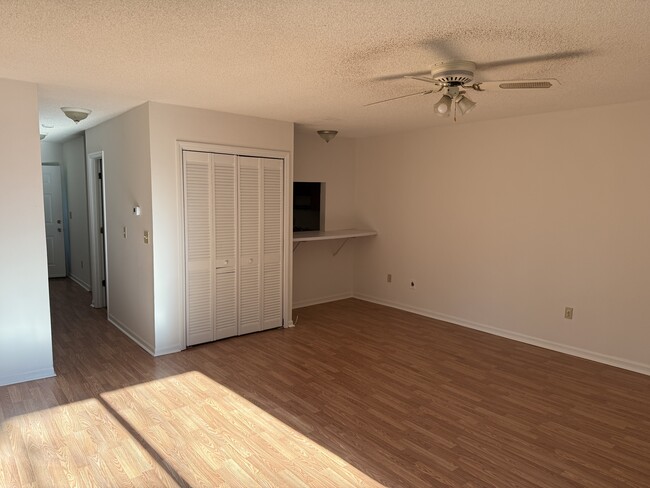 Photo - 300 Lee Dr