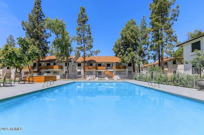 Building Photo - 4620 W McDowell Rd Unit 1L Rental
