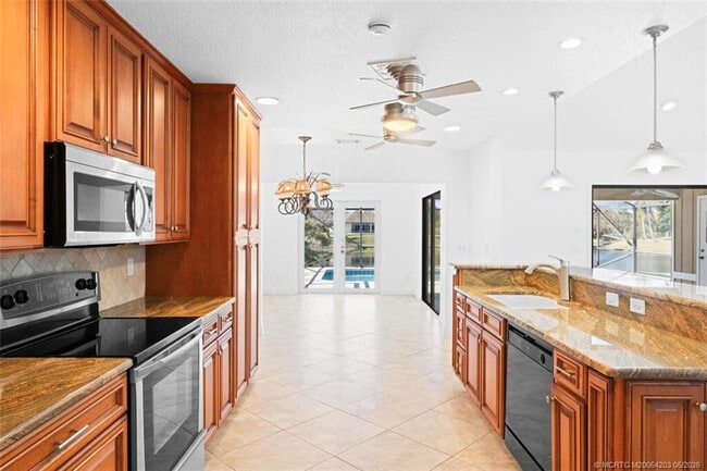 Photo - 3074 NE Loquat Ln