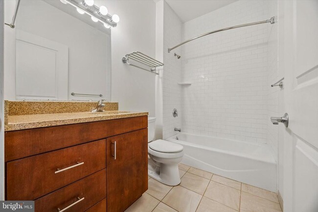 Photo - 1015 W Lancaster Ave