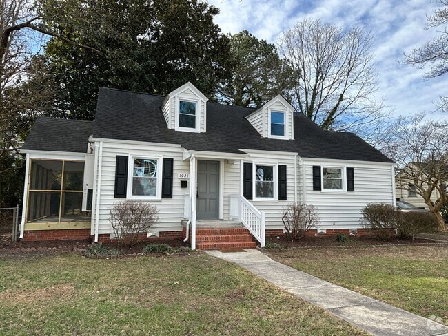 Building Photo - Beautifully Remodeled 4-bedroom Cape Cod -... Rental