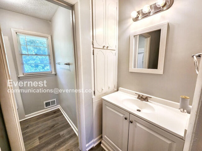 Photo - 512 Meadowbrook Dr