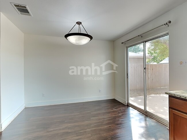 Photo - 3210 Crownover St