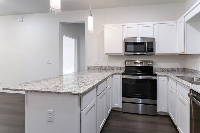 Building Photo - The Lakewood House Apartments