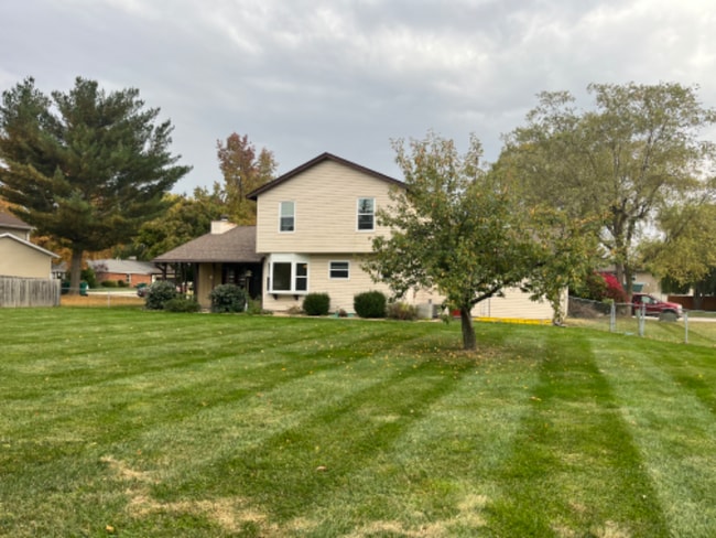 Photo - 128 White Pine Ave
