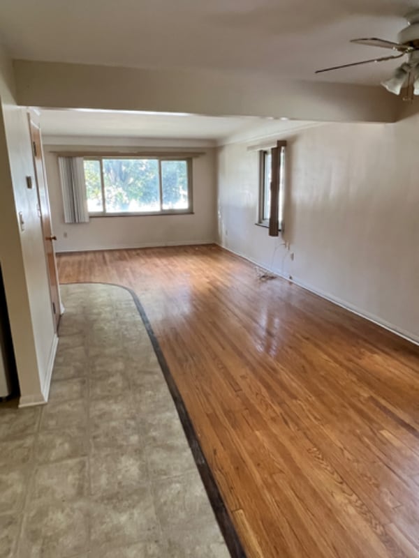 Photo - 19290 Lorain Rd Unidad Apt 4