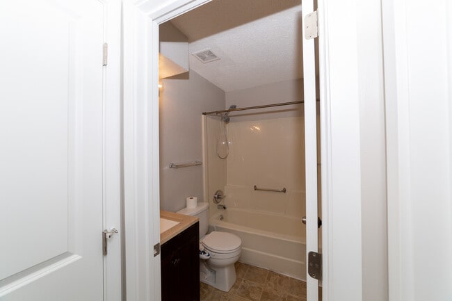 Photo - 905 Emma Ave