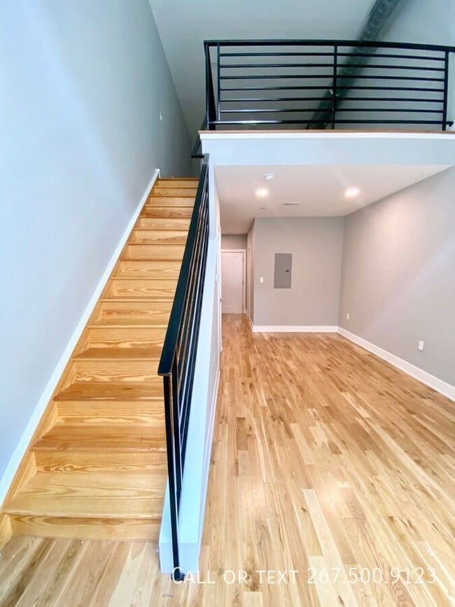 Building Photo - 1523 W Girard Ave Unit 105