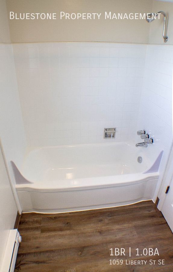 Photo - Beautiful 1 Bedroom Apartment Near Downtow...