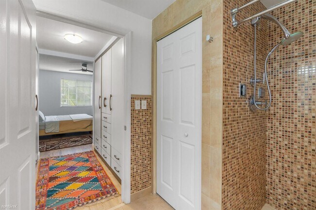 Photo - 3 br, 2 bath House - 250 NE 3rd Ave # 1412