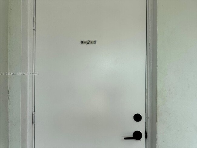 Building Photo - 7670 SW 82nd St Unit H215