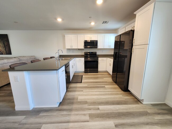 2775 Atomic Tangerine Wy