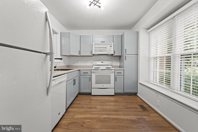 Photo - 7942 Forest Path Way