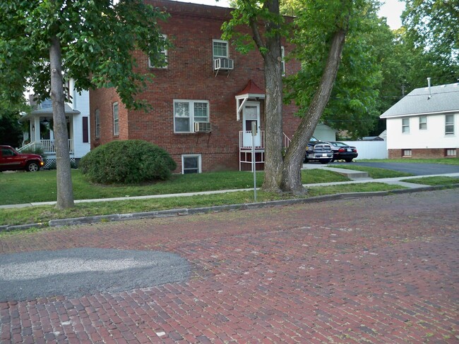 Photo - 331 W Cedar St Unit Apt 1