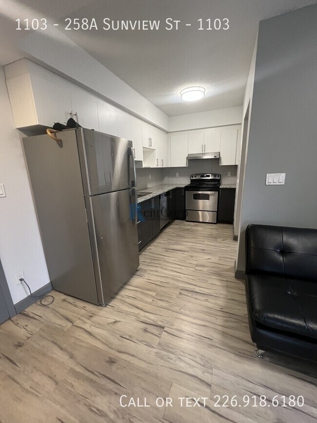 Photo - 258A-258A Sunview St