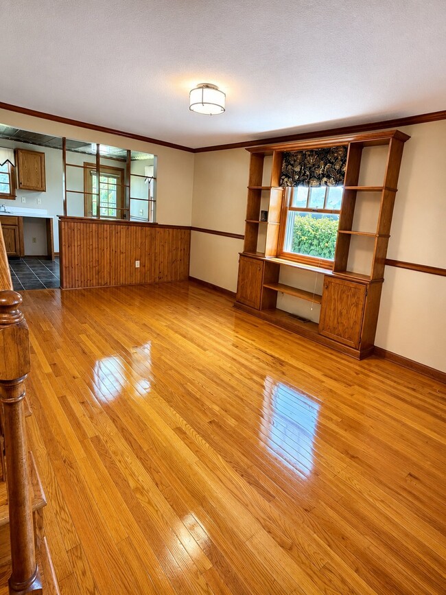 Photo - 1453 Carew St