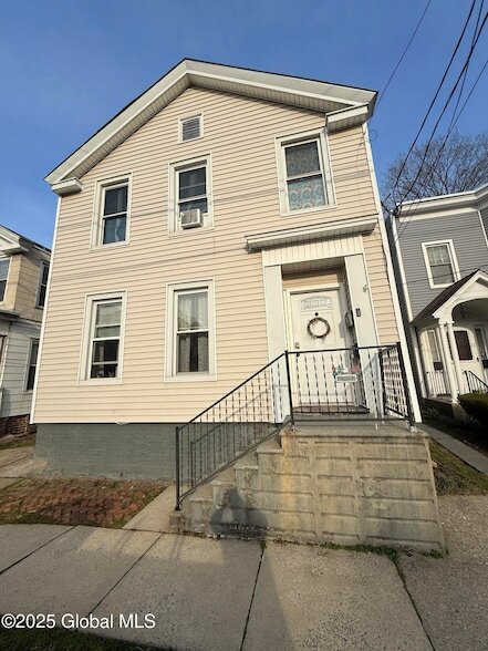 Building Photo - 93 Hudson Ave Unit 2 Rental