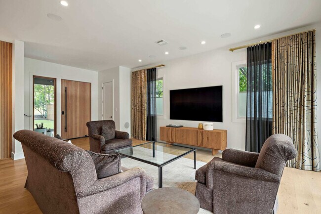 Photo - 1510 Newton St Unit ID1262011P