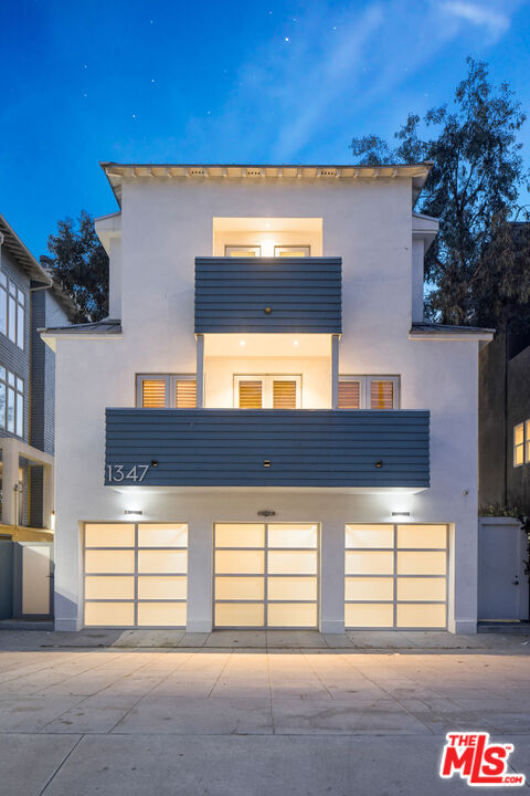 Photo - 1347 Palisades Beach Rd