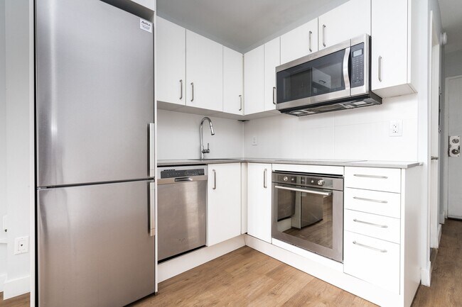 Photo - 798-800 Richmond St West