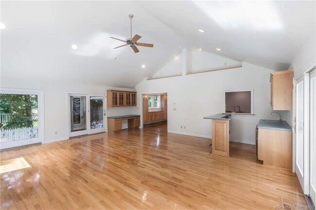 Photo - 143 Ponus Ave