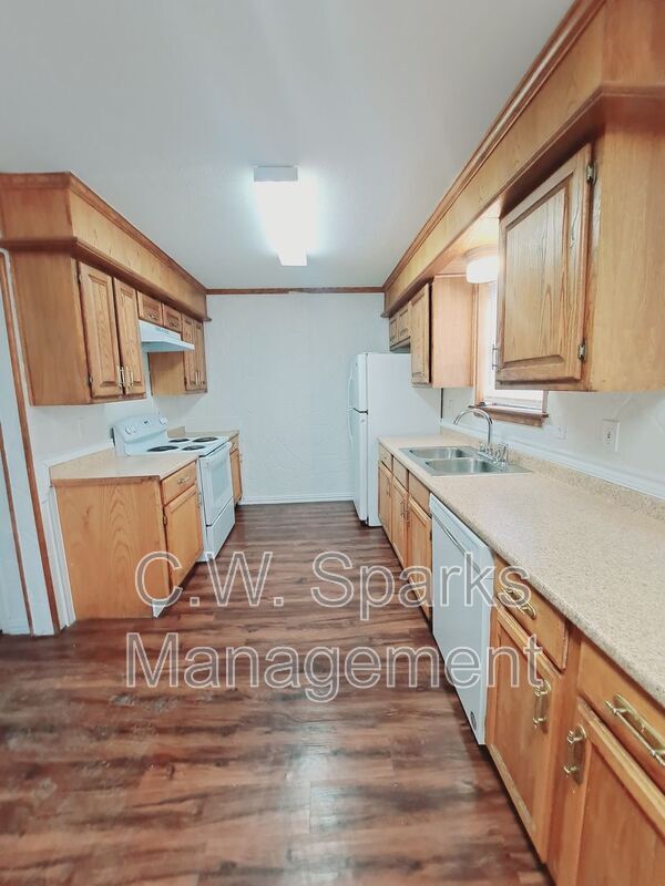 Photo - 852 Harvard Ln