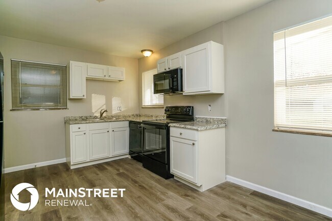 Photo - 1646 Oakwood Ave