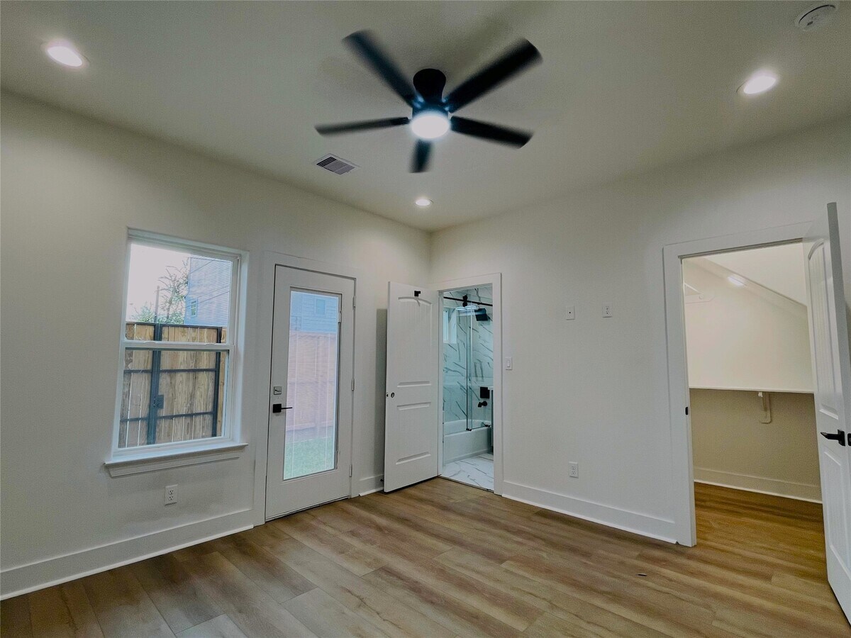 Photo - 3802 Yale St