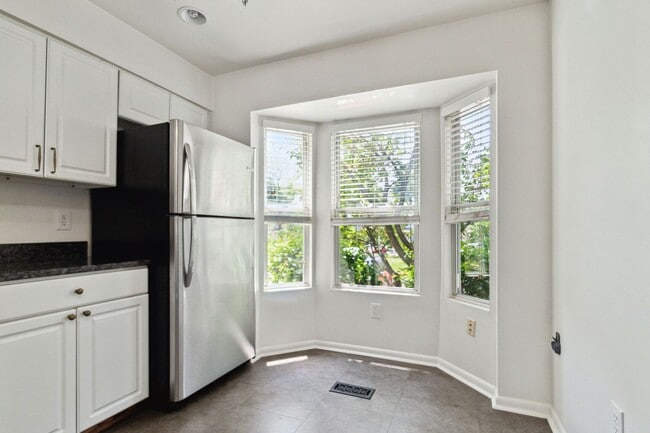 Photo - Spacious 3br Townhome with Deck& Patio. Re...