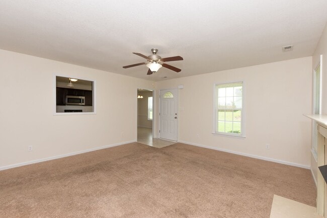 Photo - 3 Bedrooms and a bonus room in Richlands (Will include lawn service with increased rents)