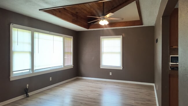 Photo - 1113 W 33rd Ave