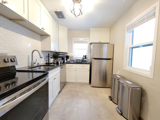 Photo - 730 11th Ave SE