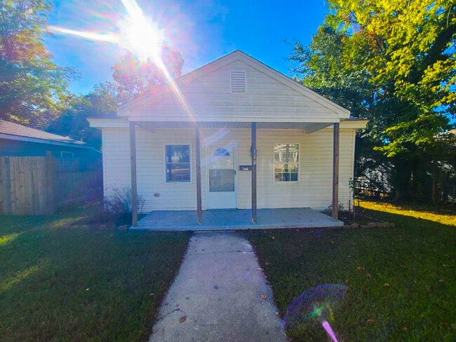 Photo - 144 Spring St House