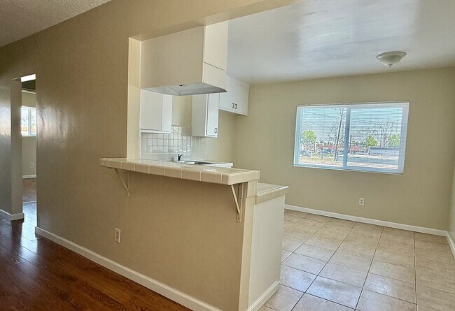 Photo - 4433 W 159th St