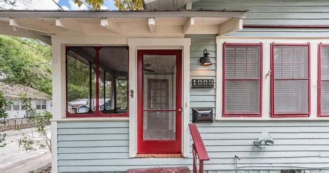 Photo - 1000 E Crenshaw St