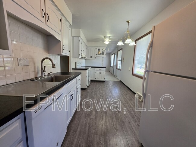 Photo - 4747 Danbury St NE