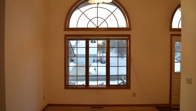 Photo - 5694 Claredon Dr