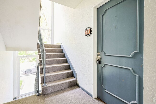 Photo - Spacious 2BR/1BA in Pembroke Gardens!