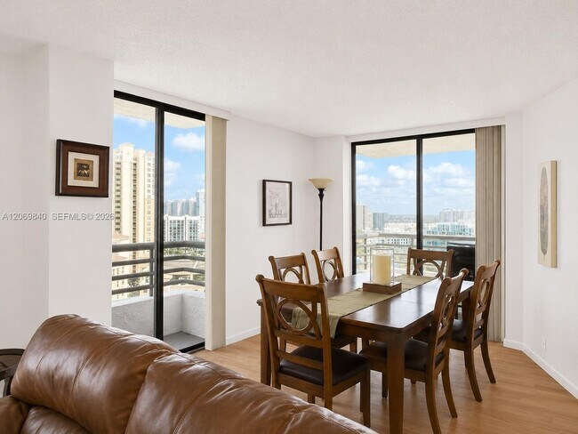 Photo - 3300 NE 191st St Unidad 1918