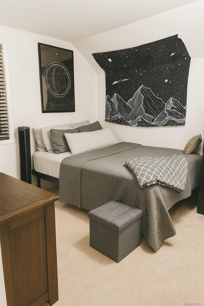 Photo - 10 Village Cir W