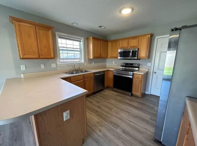 Photo - Impressive 3 Bed 2 Bath House In 7 Oaks!