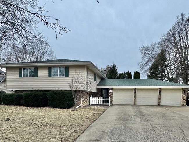 Photo - 117 Colchester Dr