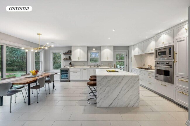 Photo - 111 Springy Banks Rd