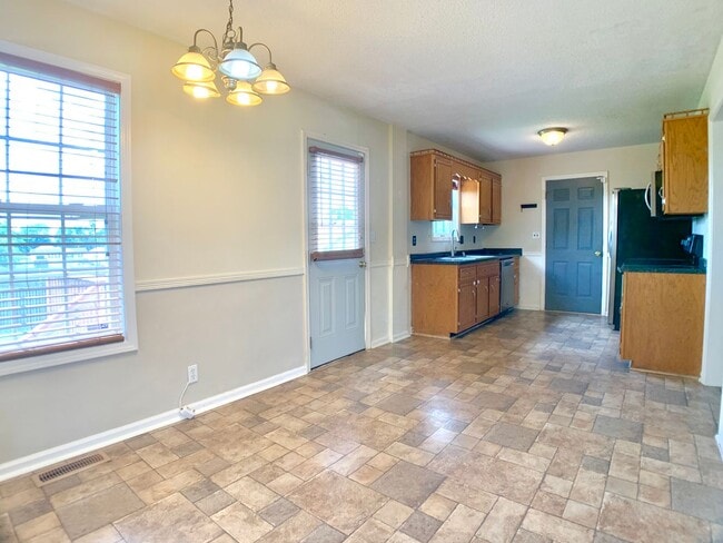 Photo - 605 Millie Dr