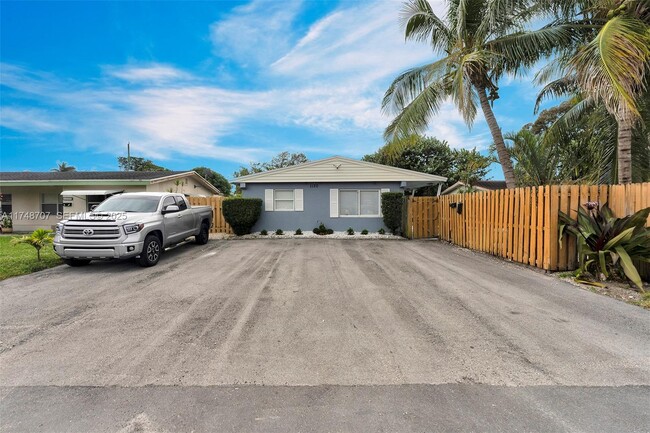 Building Photo - 1120 SW 30th St Unit A