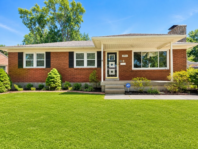 Building Photo - Huge Renovated 3 Bedroom house in hikespoint!