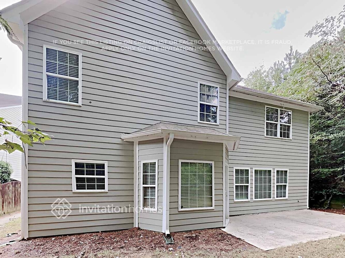 Photo - 2096 Somerset Pl SE