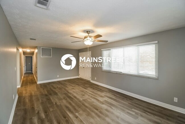 3 Bedroom Pet-Friendly Home in jacksonville, FL with Main Street Renewal